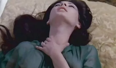 در سمت به علاوه - ریزه اندام زن لاتین گرفتن فاک قصه های پورن بر روی عرشه