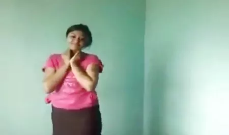 او به او را با یک اسباب بازی فیلم داستانی پورن است.